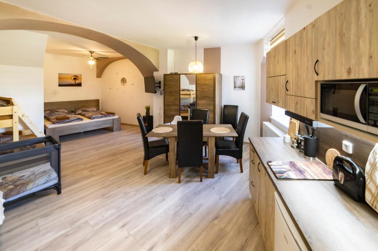 Apartmany Nezarka A Privatni Wellness Jindrichuv Hradec Exterior photo