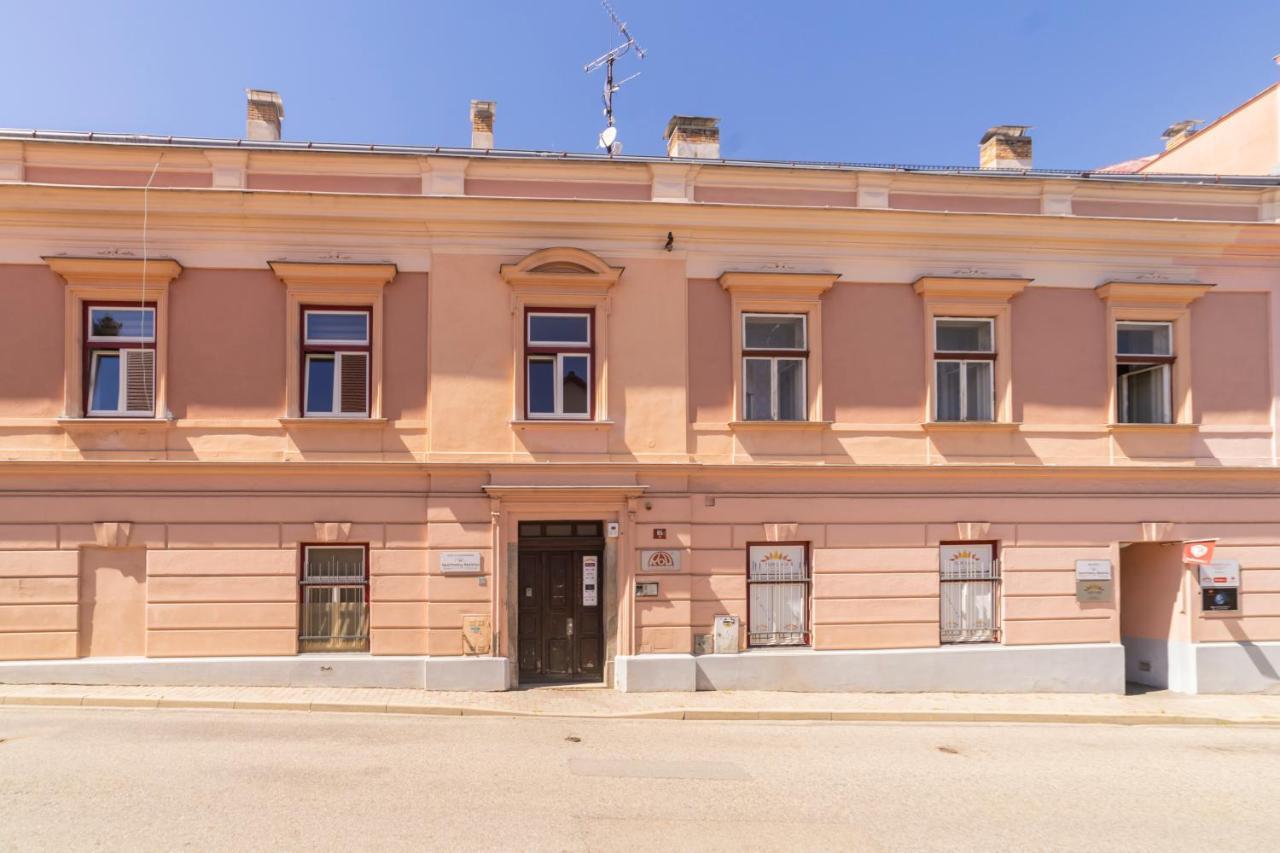 Apartmany Nezarka A Privatni Wellness Jindrichuv Hradec Exterior photo